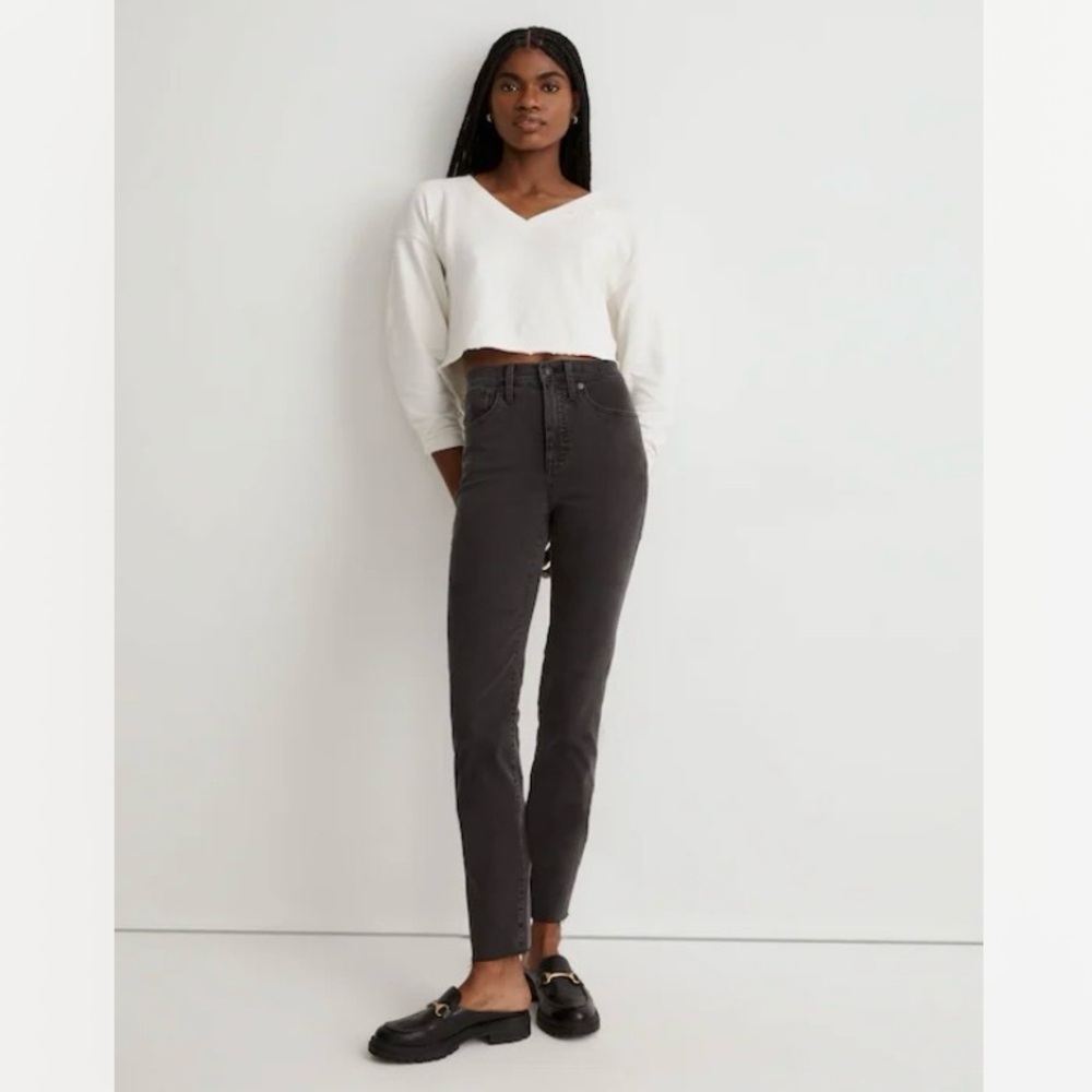Madewell Petite Stovepipe Jeans in Banberry Wash: Raw-Hem Edition Black size 27P